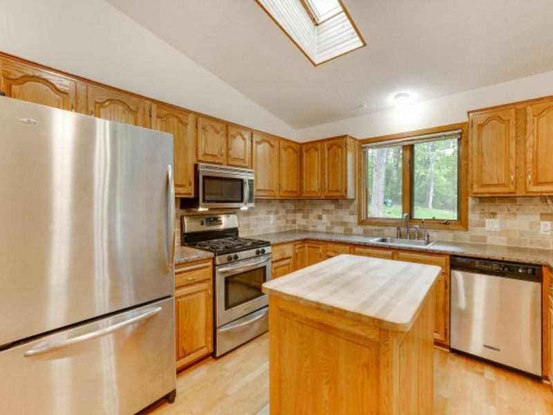 2096 Vienna Ln, Eagan, MN 55122