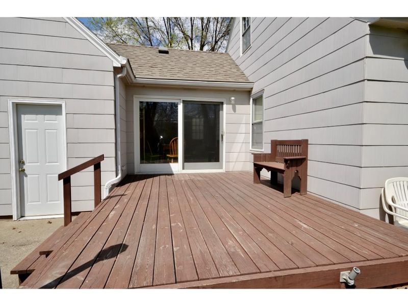 934 County Road B2 W, Roseville, MN 55113