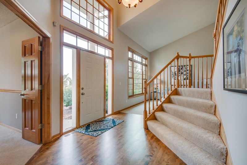 4180 Lakeridge Rd, Excelsior, MN 55331