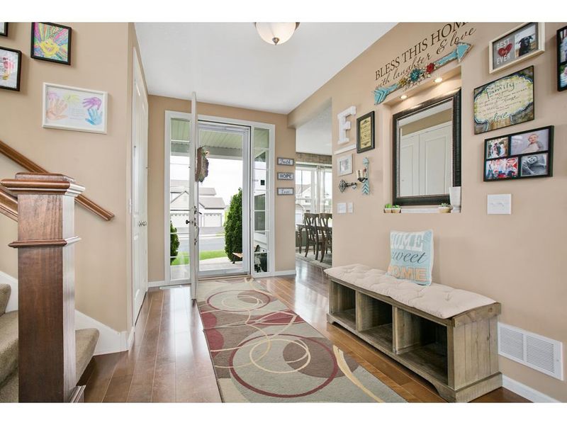 1902 River Bluff Ct, Shakopee, MN 55379