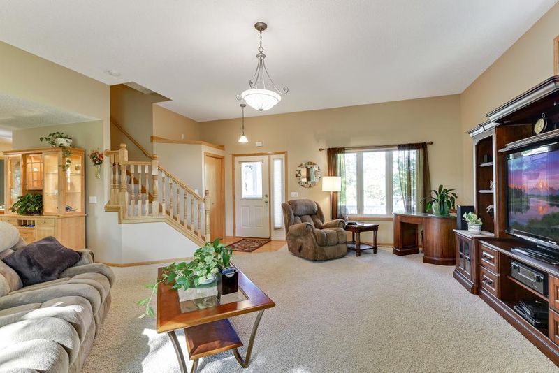 9195 Oak Ridge Dr, Monticello, MN 55362