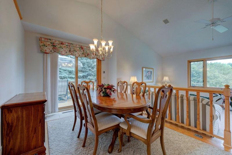 6577 Promontory Dr, Eden Prairie, MN 55346