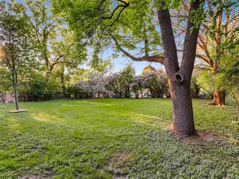 1687 7th St E, Saint Paul, MN 55106