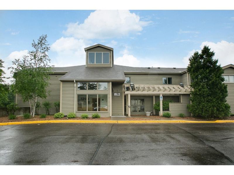 1390 Carling Dr #202, Saint Paul, MN 55108