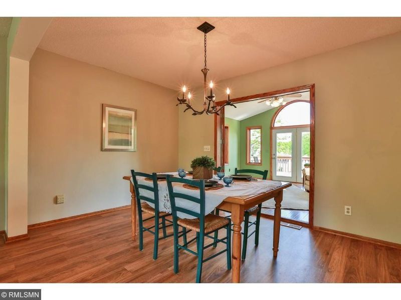 18731 Pennington Ave, Eden Prairie, MN 55346