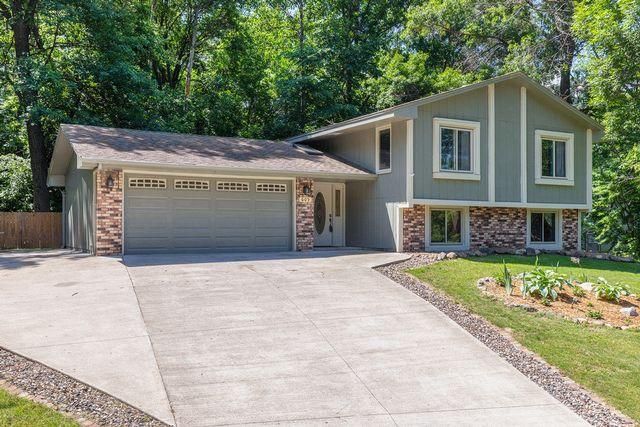 605 E 136th St, Burnsville, MN 55337
