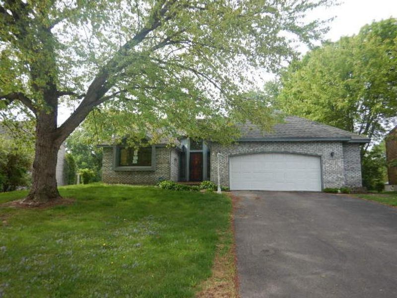 9805 29th Ave N, Plymouth, MN 55441