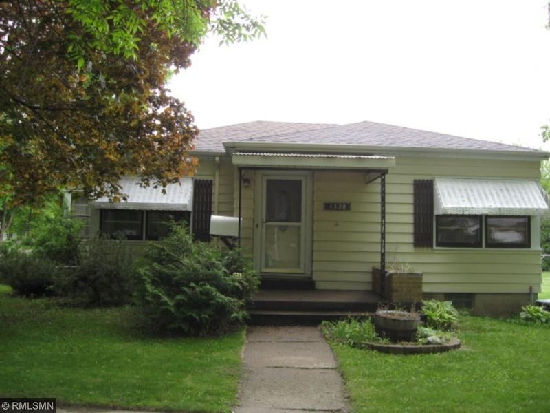 1328 Ford Ave N, Glencoe, MN 55336