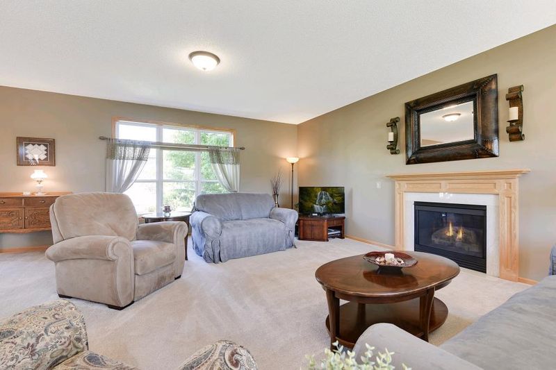 1673 Windy Ln, Waconia, MN 55387