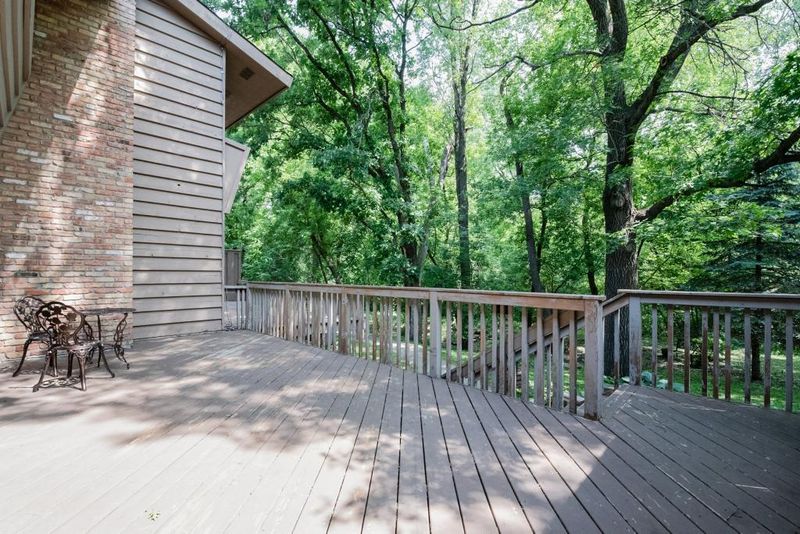 78 Walden St, Burnsville, MN 55337