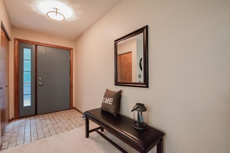 78 Walden St, Burnsville, MN 55337