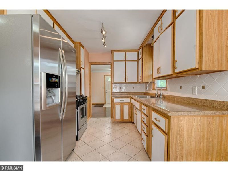2105 Burns Ave, Saint Paul, MN 55119