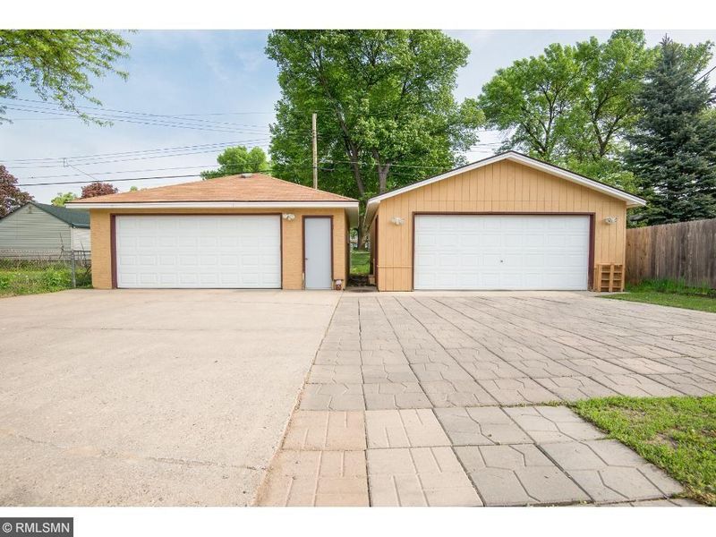 2105 Burns Ave, Saint Paul, MN 55119