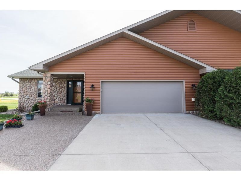 20403 Geneva Trl, Faribault, MN 55021