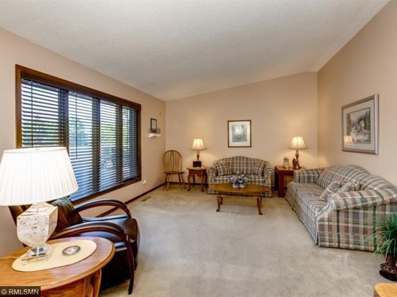 310 E 138th St, Burnsville, MN 55337