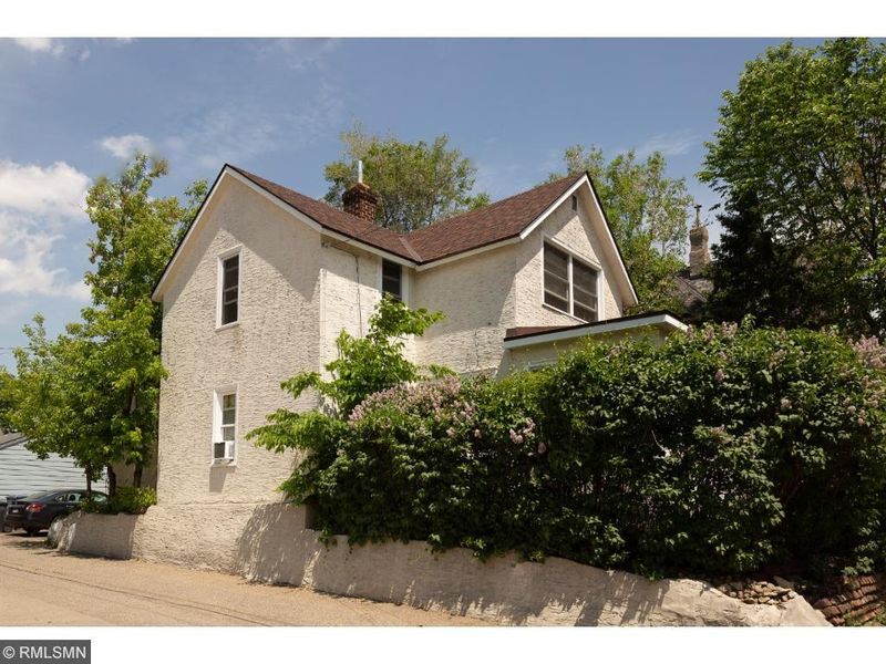 1113 Spring St NE, Minneapolis, MN 55413