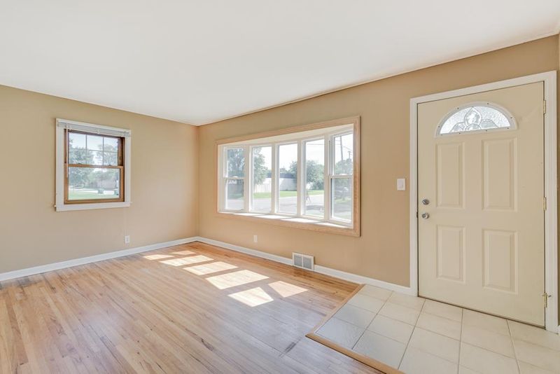 5261 Edgewood Ave N, Crystal, MN 55428