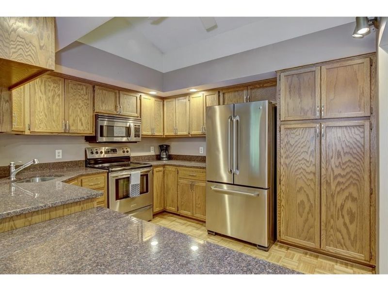 4310 Arrowhead Ct, Minnetonka, MN 55345