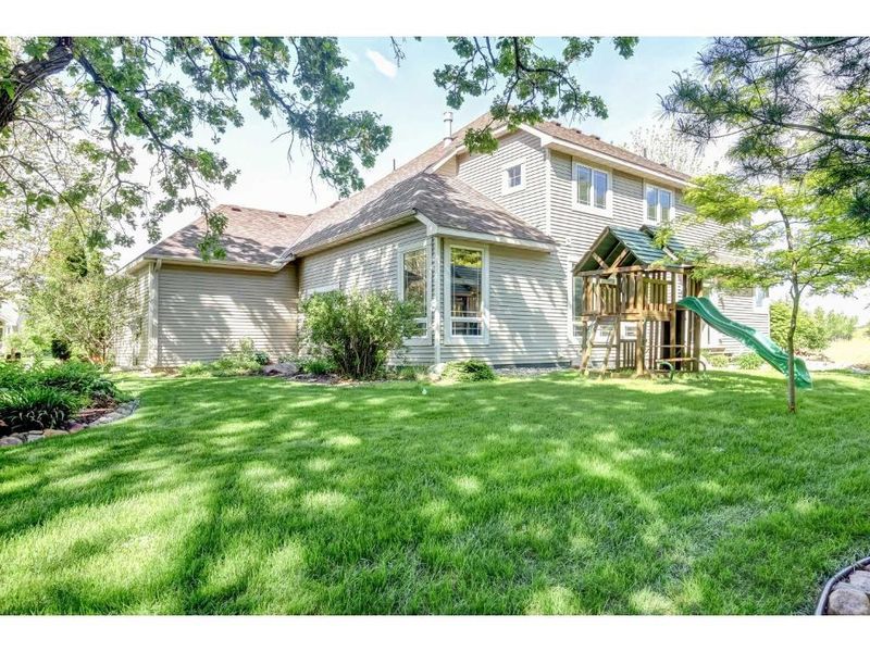 1033 Provence Ln, Belle Plaine, MN 56011