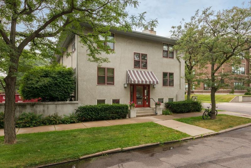 676 Ashland Ave #11, Saint Paul, MN 55104