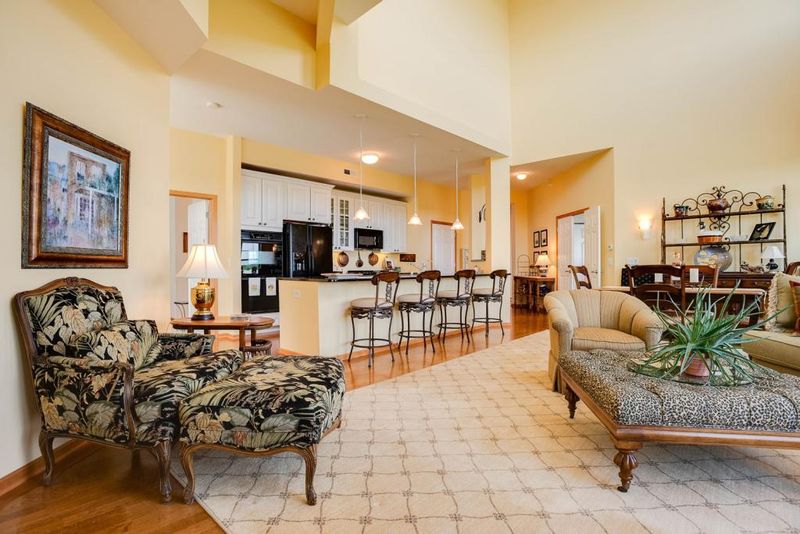 2407 39th Ave NE #411, Saint Anthony, MN 55421