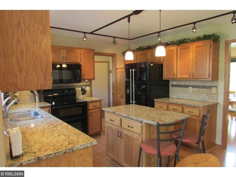661 Greenhaven Ter, Vadnais Heights, MN 55127
