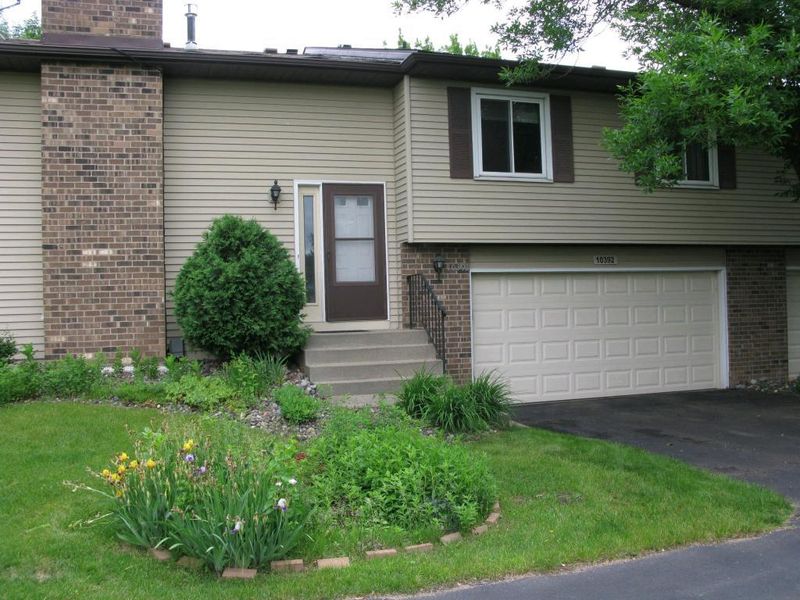 10392 Juniper Ln, Eden Prairie, MN 55347
