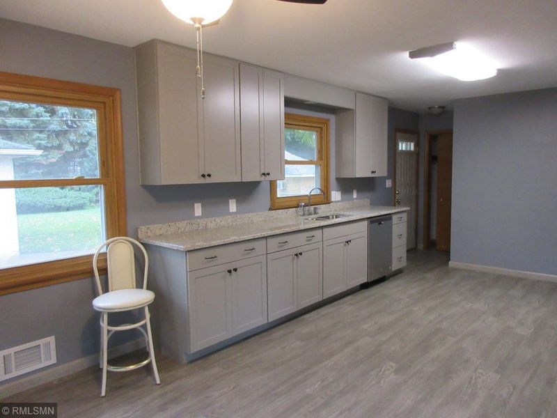 1666 Cottage Ave E, Saint Paul, MN 55106