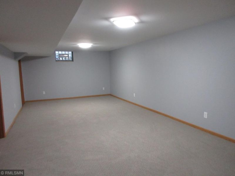 1666 Cottage Ave E, Saint Paul, MN 55106