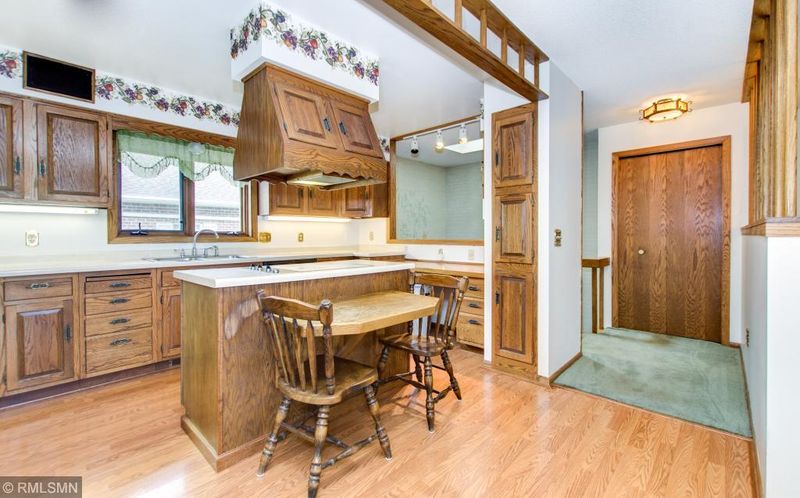 2549 15th Ave E, North Saint Paul, MN 55109