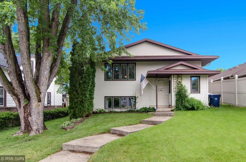 2549 15th Ave E, North Saint Paul, MN 55109