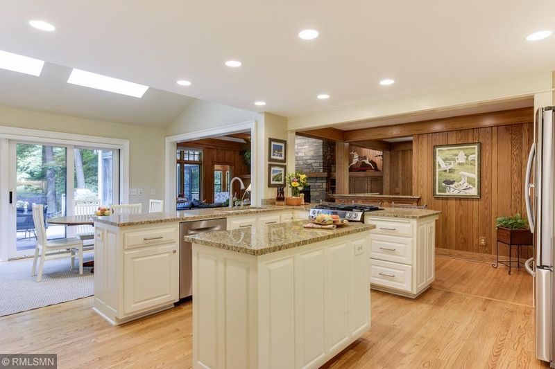 400 Cheyenne Trl, Wayzata, MN 55391