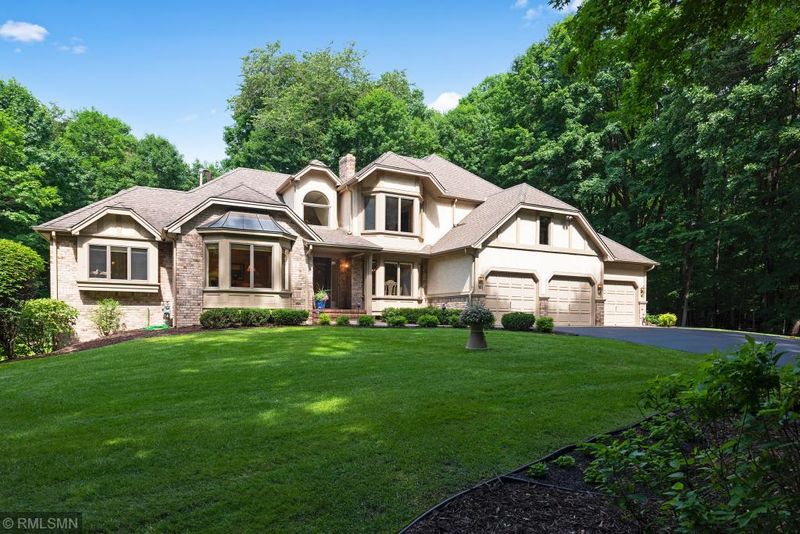 400 Cheyenne Trl, Wayzata, MN 55391