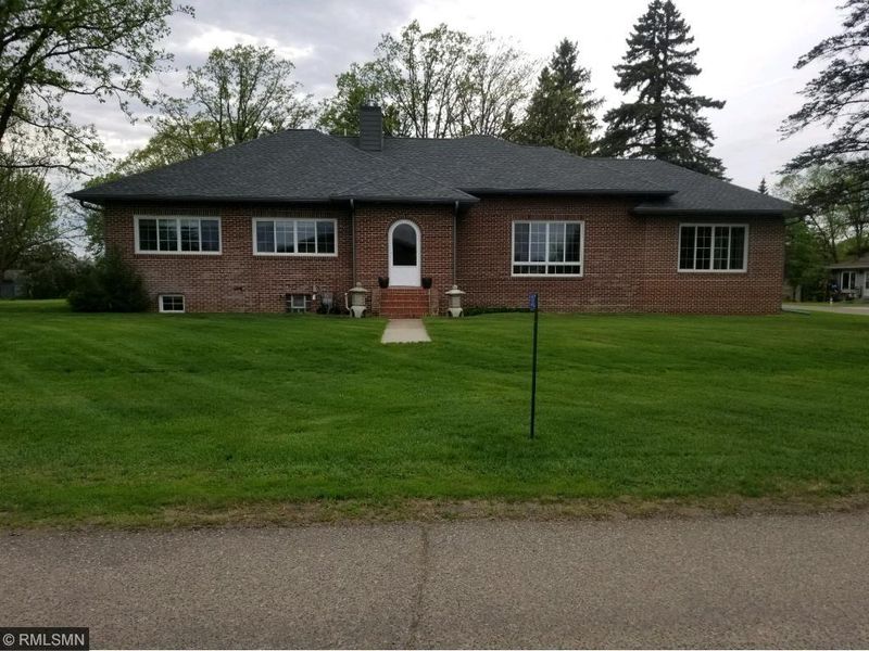 317 3rd Ave S, Motley, MN 56466
