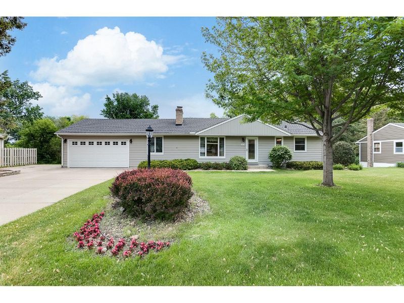 1630 Constance Dr E, Golden Valley, MN 55422