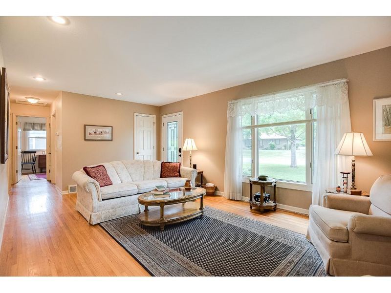 1630 Constance Dr E, Golden Valley, MN 55422