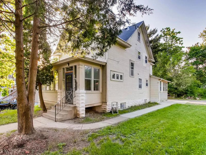 1517 7th St E, Saint Paul, MN 55106