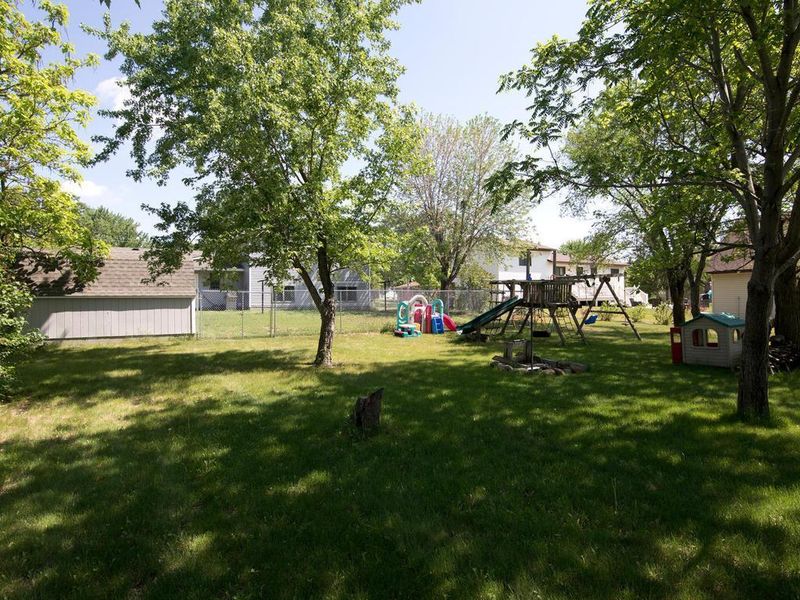 1604 W River St, Monticello, MN 55362