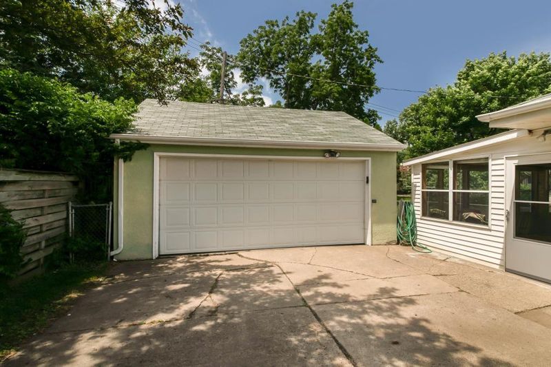 985 Charlton St, West Saint Paul, MN 55118