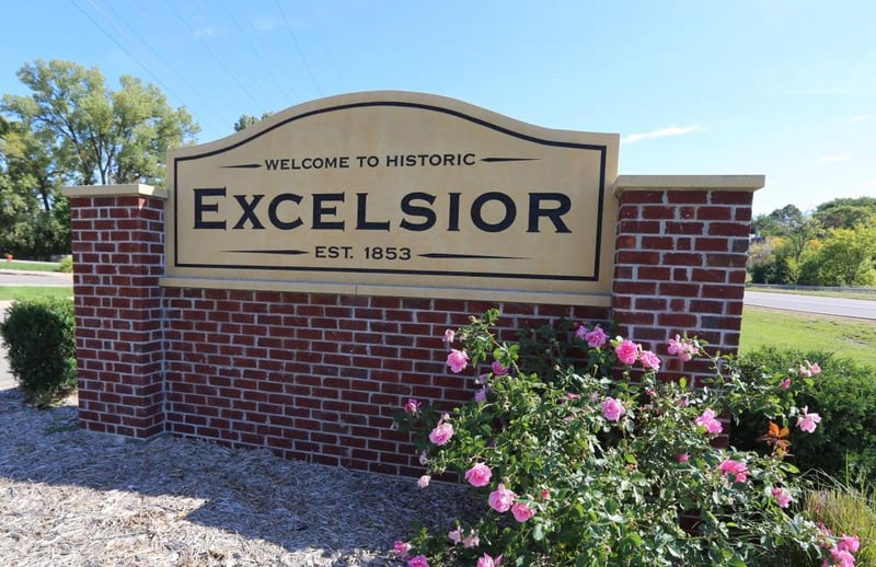 6250 Murray Hill Rd, Excelsior, MN 55331