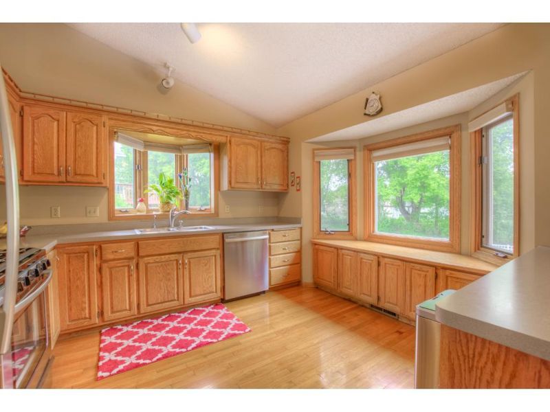 4824 Aspen Dr, Savage, MN 55378