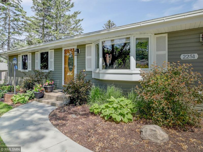 2251 Thomas Ln, White Bear Lake, MN 55110