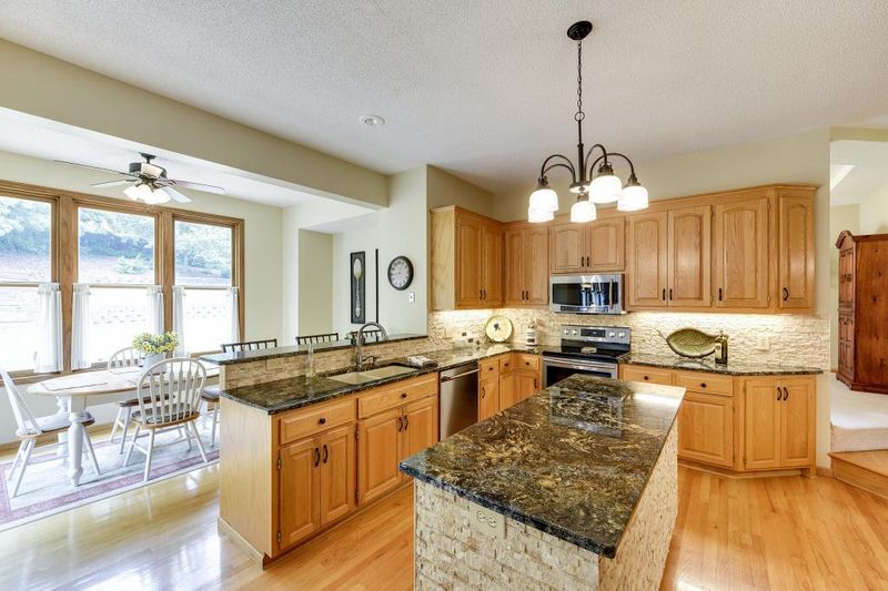 12079 Gantry Ct, Apple Valley, MN 55124