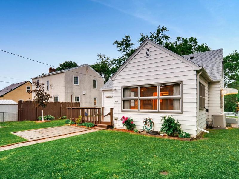 1870 Nebraska Ave E, Saint Paul, MN 55119