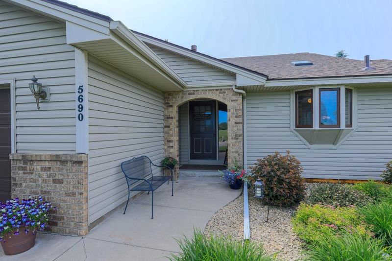 5690 142nd St W, Apple Valley, MN 55124
