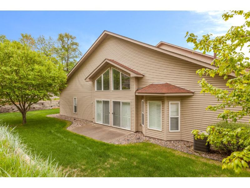 10058 Cove Dr, Minnetonka, MN 55305
