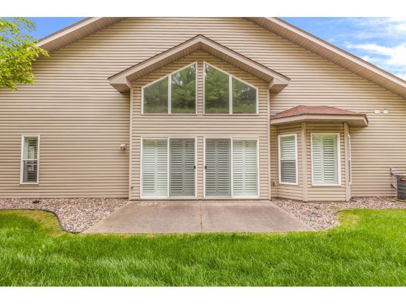 10058 Cove Dr, Minnetonka, MN 55305