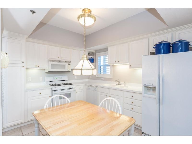 10058 Cove Dr, Minnetonka, MN 55305