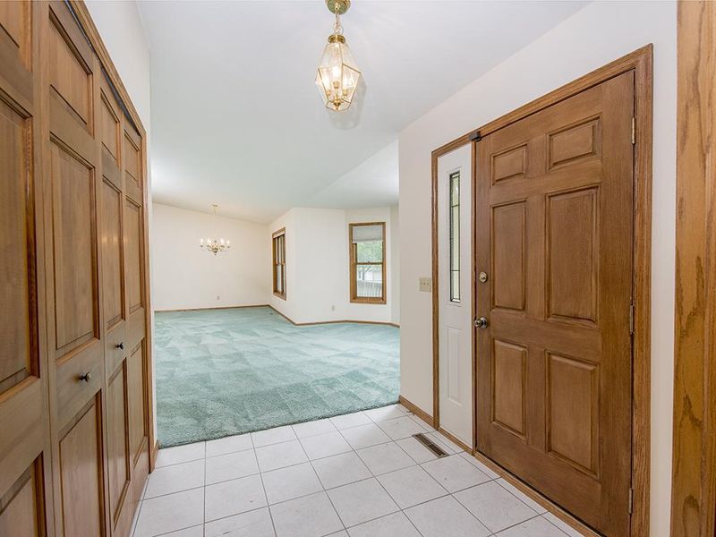 812 Ivy Ln, Eagan, MN 55123