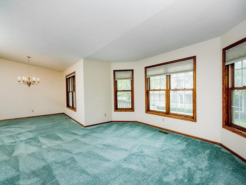 812 Ivy Ln, Eagan, MN 55123